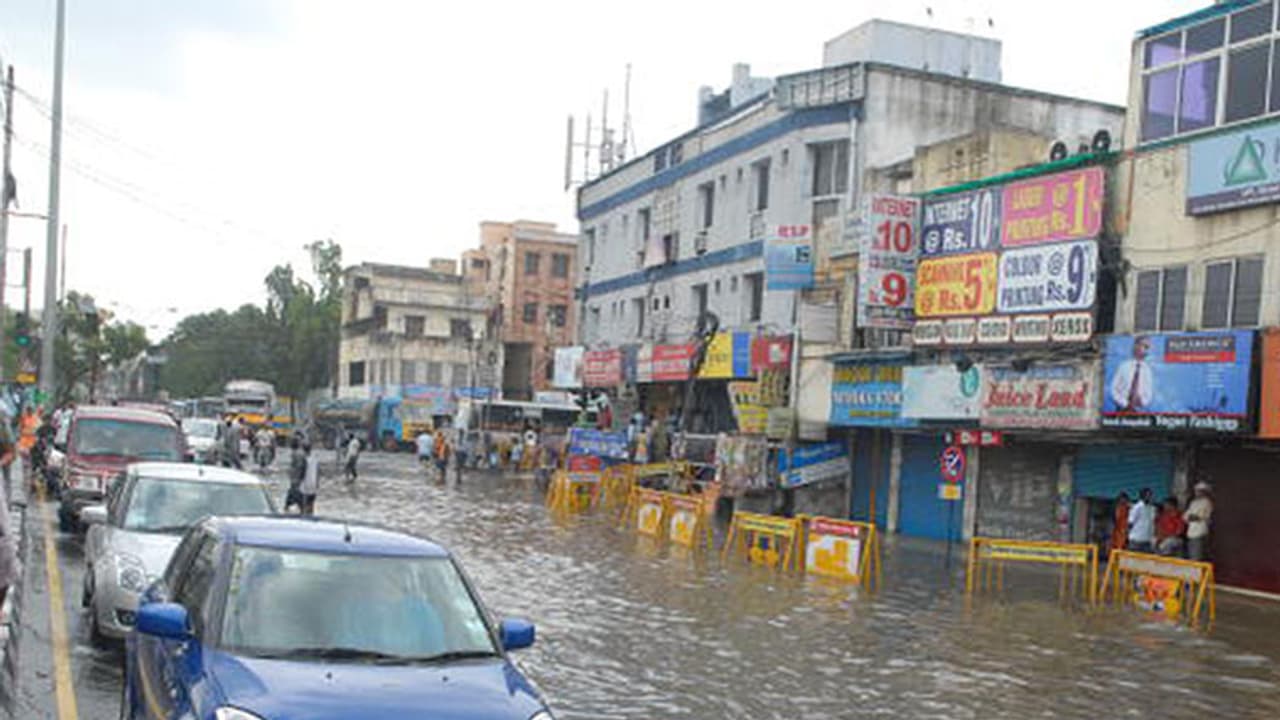 12 districts report heavy downpour, 5 dead 12 districts report heavy downpour, 5 dead