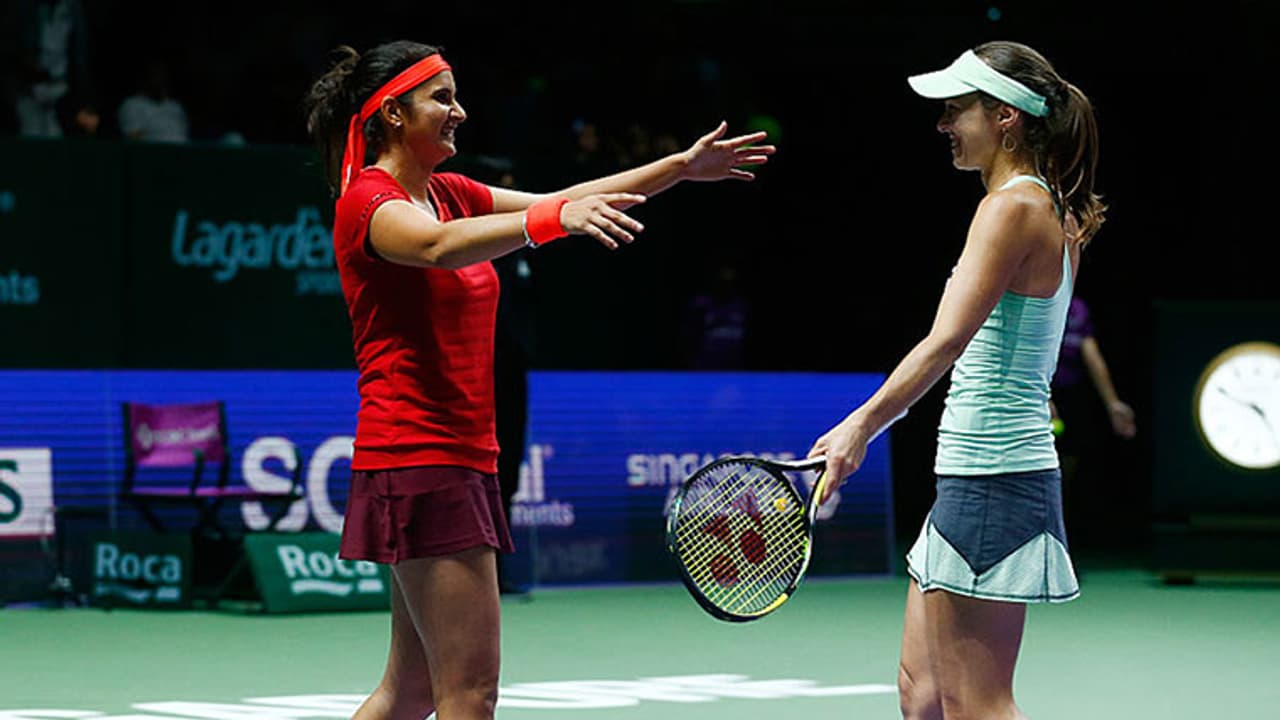 Sania Mirza, Martina Hingis walk into semis of WTA Finals Sania Mirza, Martina Hingis walk into semis of WTA Finals
