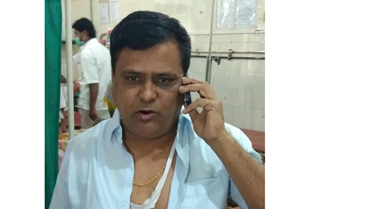 ಮಾಜಿ ಶಾಸಕರ ಸಹಚರರಿಂದ ಕಪಾಳಮೋಕ್ಷ ಮಾಜಿ ಶಾಸಕರ ಸಹಚರರಿಂದ ಕಪಾಳಮೋಕ್ಷ