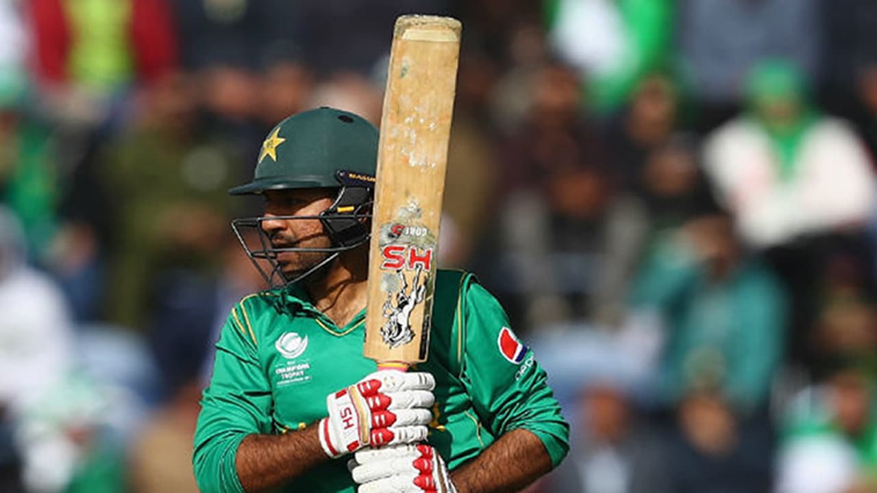 ಪಾಕ್ ತಂಡದ ನಾಯಕನಿಗೆ ಇಂಗ್ಲೆಂಡ್'ನಲ್ಲೂ ಸ್ಥಾನ !