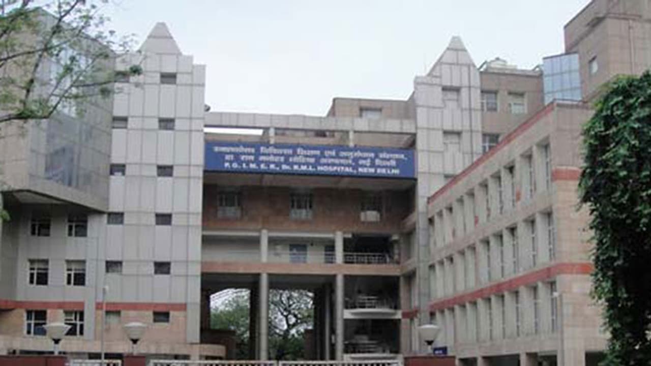 ഇ അഹമ്മദിനെ കാണാന് അനുവദിച്ചില്ല; ദില്ലി ആര്എംഎല് ആശുപത്രിക്ക് മുന്നിൽ പ്രതിഷേധം ഇ അഹമ്മദിനെ കാണാന് അനുവദിച്ചില്ല; ദില്ലി ആര്എംഎല് ആശുപത്രിക്ക് മുന്നിൽ പ്രതിഷേധം