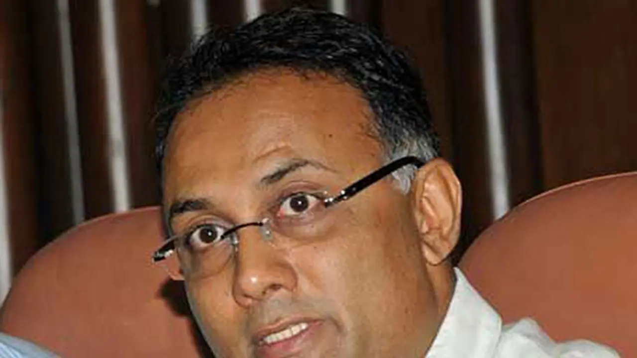 Congress neta says he won’t allow daughter to roam MG Road at night Congress neta says he won’t allow daughter to roam MG Road at night