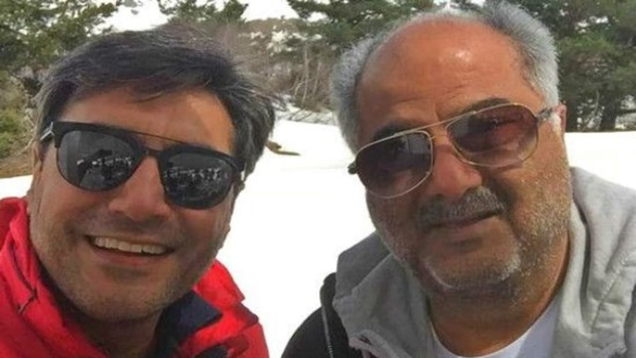 அழுதுக்கொண்டே இருக்கும் போனிகபூர்...! சமாதானம் செய்ய முடியாமல் தவித்த பிரபல நடிகர்..! அழுதுக்கொண்டே இருக்கும் போனிகபூர்...! சமாதானம் செய்ய முடியாமல் தவித்த பிரபல நடிகர்..!