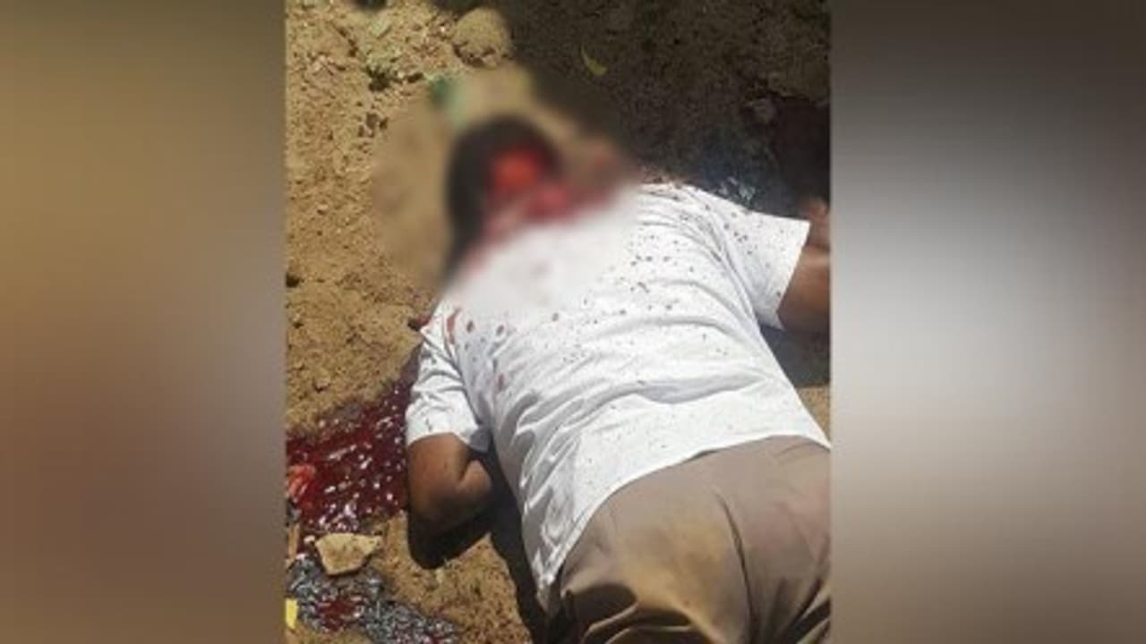 பட்டப்பகலில் பயங்கரம்... நகைக்கடை அதிபர் துடிக்க துடிக்க வெட்டிக் கொலை... பட்டப்பகலில் பயங்கரம்... நகைக்கடை அதிபர் துடிக்க துடிக்க வெட்டிக் கொலை...