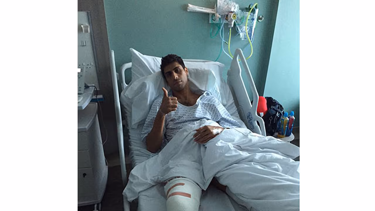 തുന്നിക്കെട്ടിയ പന്തും ശരീരവും; നെഹ്റയുടെ ക്രിക്കറ്റ് ജീവിതം തുന്നിക്കെട്ടിയ പന്തും ശരീരവും; നെഹ്റയുടെ ക്രിക്കറ്റ് ജീവിതം