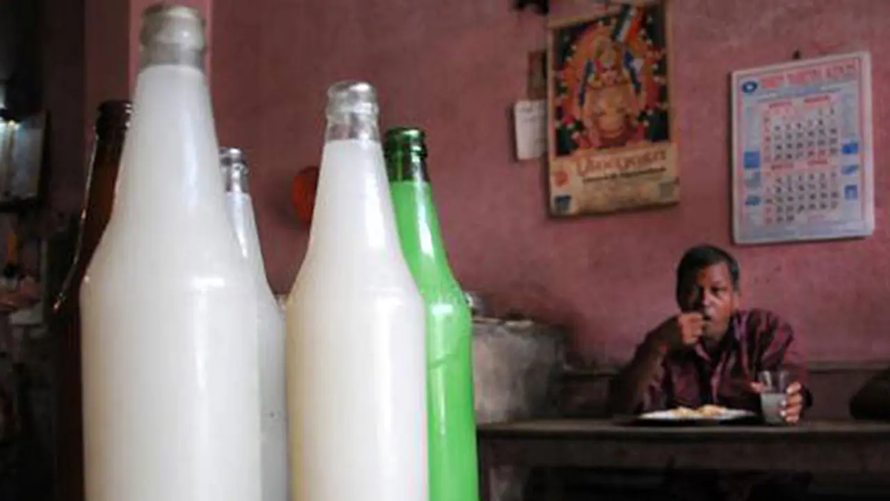 കള്ളിനെ മദ്യത്തിന്റെ കൂട്ടത്തില് പെടുത്തരുതെന്ന് സുപ്രീം കോടതി കള്ളിനെ മദ്യത്തിന്റെ കൂട്ടത്തില് പെടുത്തരുതെന്ന് സുപ്രീം കോടതി