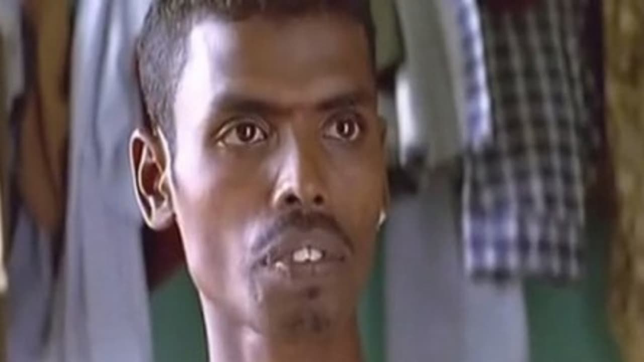 மனநலம் பாதித்து கோவிலில் பிச்சை எடுக்கும் காதல் பட காமெடியன் ... மனநலம் பாதித்து கோவிலில் பிச்சை எடுக்கும் காதல் பட காமெடியன் ...