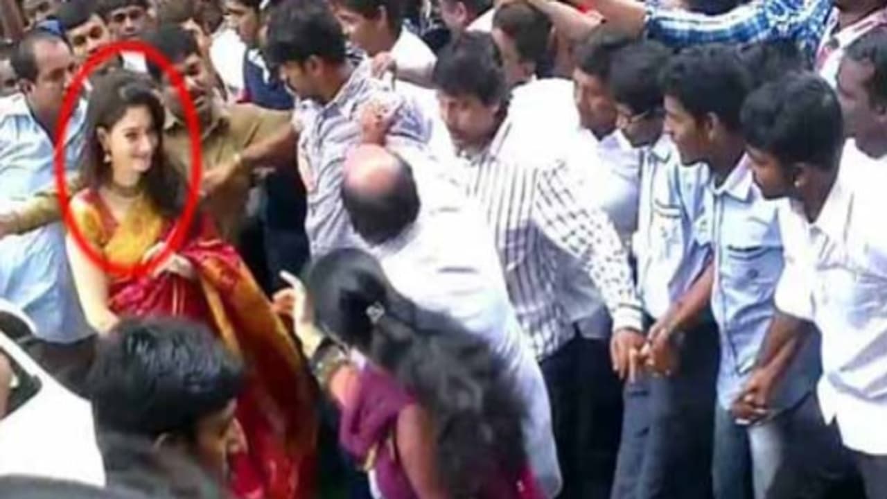 தமன்னா மீது செருப்பு வீச்சு..! அதிர்ச்சியில் ரசிகர்கள்..! தமன்னா மீது செருப்பு வீச்சு..! அதிர்ச்சியில் ரசிகர்கள்..!