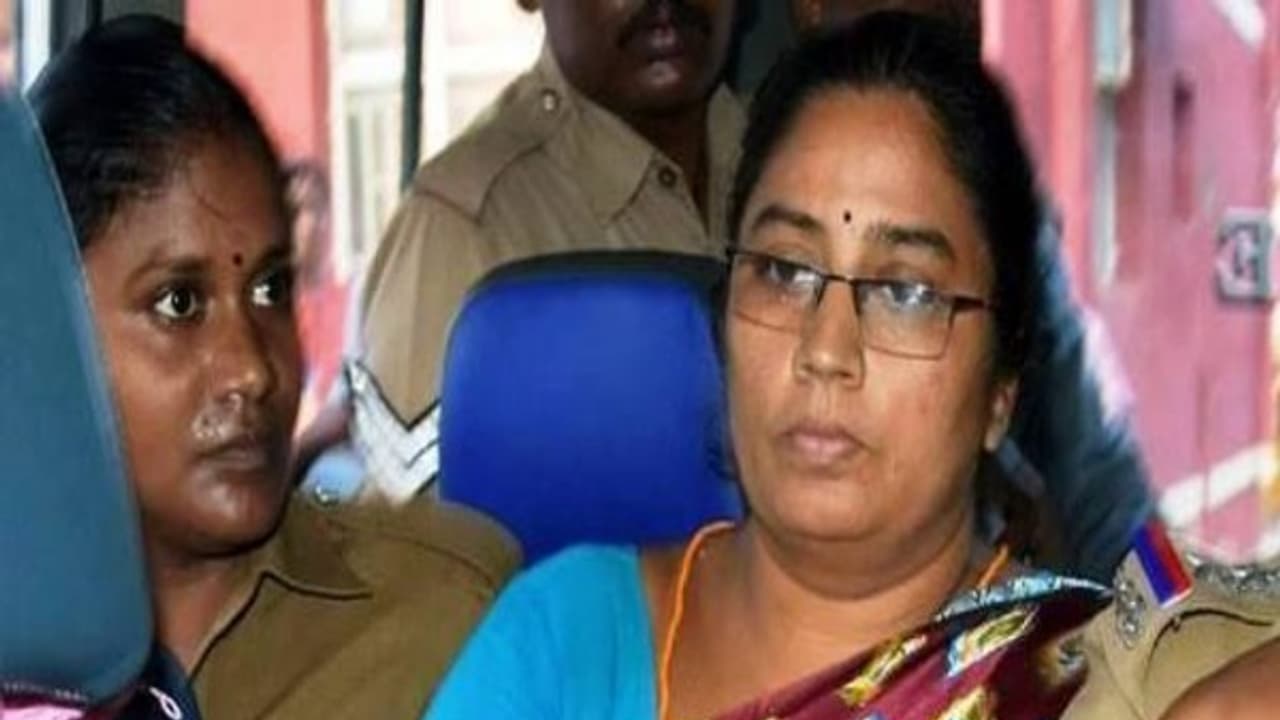 நிர்மலா தேவி நடவடிக்கை பிடிக்காமல் கணவர் விவாகரத்து கோரி வழக்கு...! நிர்மலா தேவி நடவடிக்கை பிடிக்காமல் கணவர் விவாகரத்து கோரி வழக்கு...!