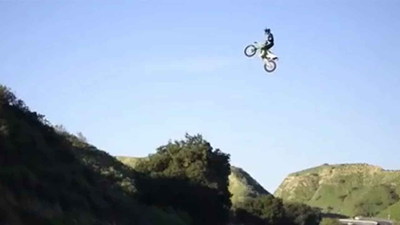 (ವಿಡಿಯೋ)ಅಬ್ಬಾ....! ಈತ ಮಾಡಿದ ಬೈಕ್ ಸ್ಟಂಟ್ ನೋಡಿದ್ರೆ ಎದೆ ಝಲ್ ಎನ್ನುತ್ತೆ! (ವಿಡಿಯೋ)ಅಬ್ಬಾ....! ಈತ ಮಾಡಿದ ಬೈಕ್ ಸ್ಟಂಟ್ ನೋಡಿದ್ರೆ ಎದೆ ಝಲ್ ಎನ್ನುತ್ತೆ!