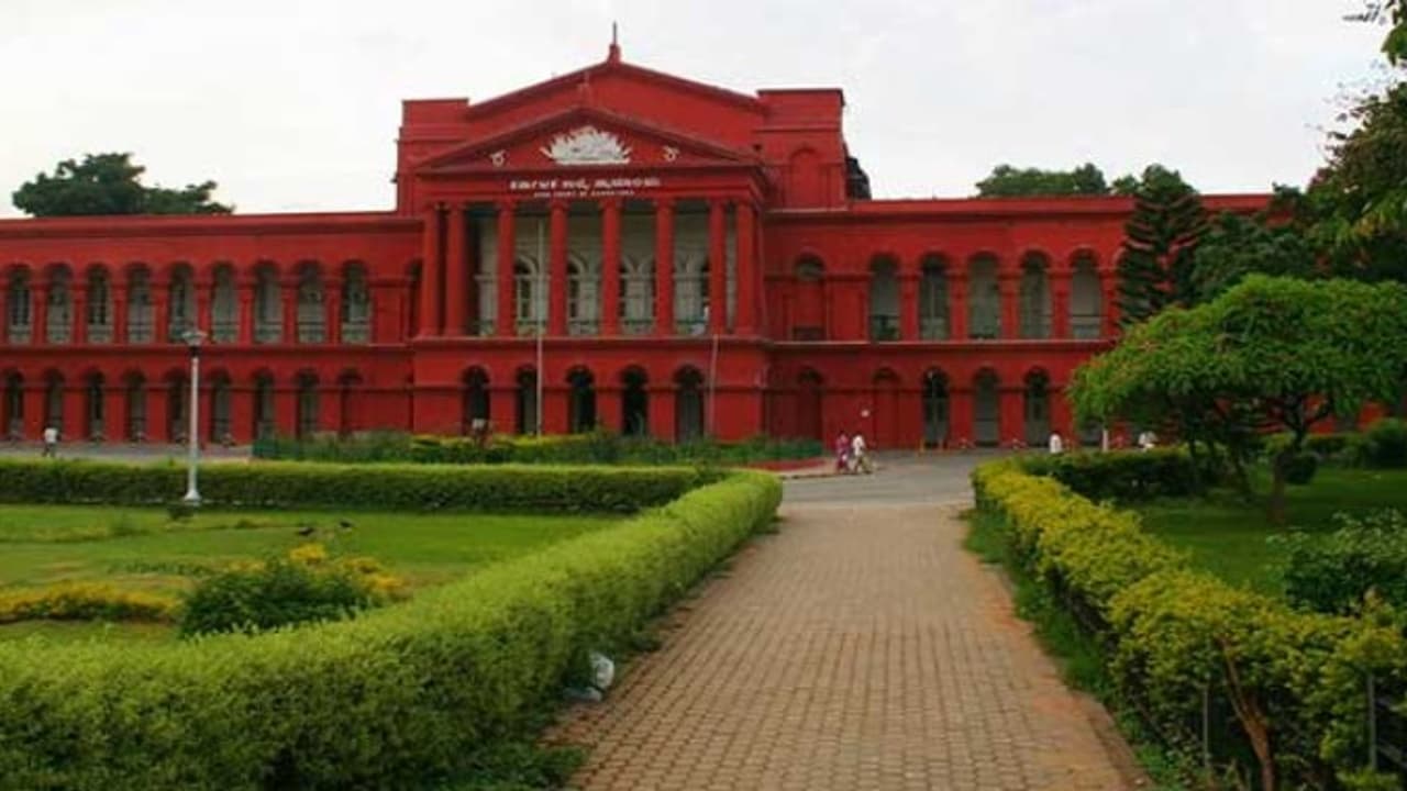 ವೇಶ್ಯಾಗೃಹದ ಗಿರಾಕಿಗೆ ಶಿಕ್ಷೆ ಸಲ್ಲದು: ಕರ್ನಾಟಕ ಹೈಕೋರ್ಟ್ ವೇಶ್ಯಾಗೃಹದ ಗಿರಾಕಿಗೆ ಶಿಕ್ಷೆ ಸಲ್ಲದು: ಕರ್ನಾಟಕ ಹೈಕೋರ್ಟ್