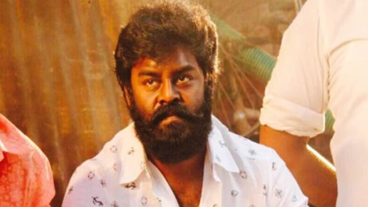 படப்பிடிப்பில் தீ விபத்து ஆர்.கே.சுரேஷுக்கு ஏற்பட்ட சோகம்... படப்பிடிப்பில் தீ விபத்து ஆர்.கே.சுரேஷுக்கு ஏற்பட்ட சோகம்...