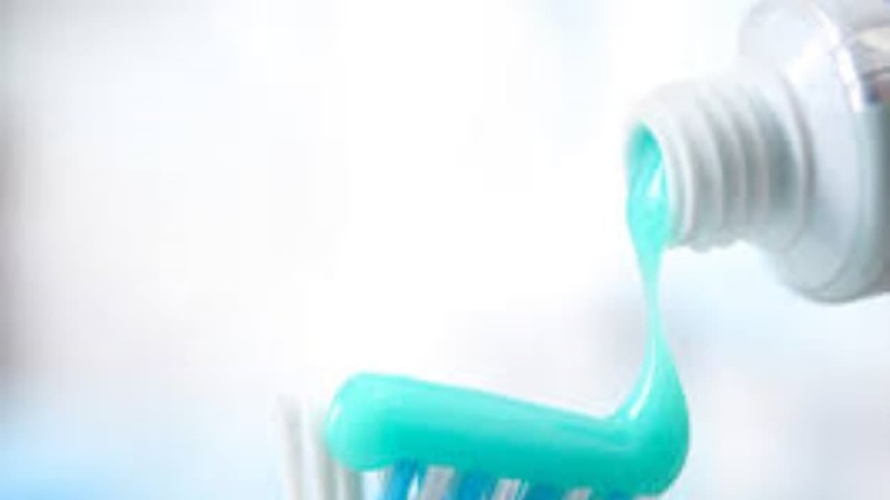 உஷார்..! குடல் புற்றுநோயை ஏற்படுத்தும் "டூத்பேஸ்ட்" பற்றி தெரியுமா...? உஷார்..! குடல் புற்றுநோயை ஏற்படுத்தும் "டூத்பேஸ்ட்" பற்றி தெரியுமா...?