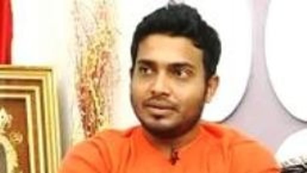 గెటప్ శ్రీనుపై బూతులతో విరుచుకుపడ్డ డైరెక్టర్! గెటప్ శ్రీనుపై బూతులతో విరుచుకుపడ్డ డైరెక్టర్!