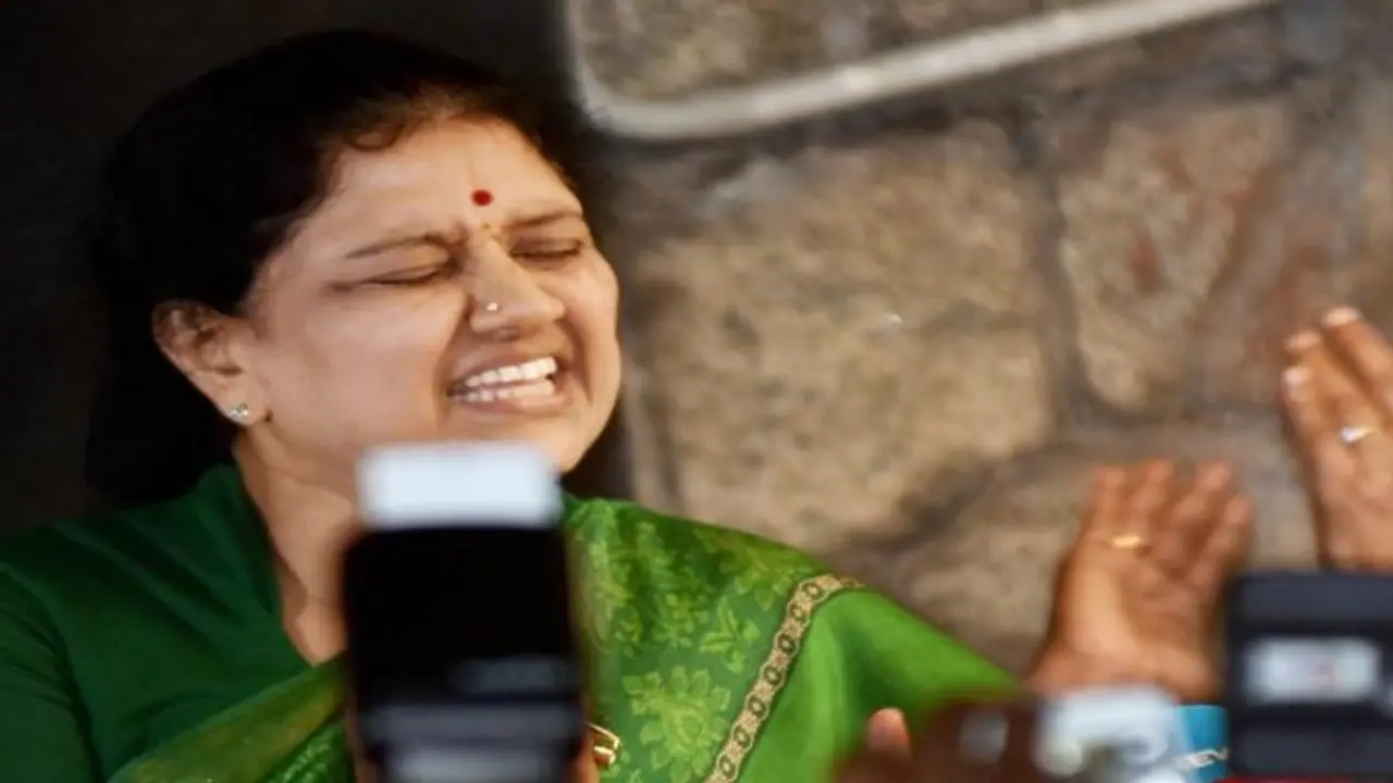 "மக்கள் செல்வாக்கு இல்லாத அதிகாரம் நிலைக்காது" சசிகலாவின் வாழ்க்கை உணர்த்தும் உண்மை! "மக்கள் செல்வாக்கு இல்லாத அதிகாரம் நிலைக்காது" சசிகலாவின் வாழ்க்கை உணர்த்தும் உண்மை!