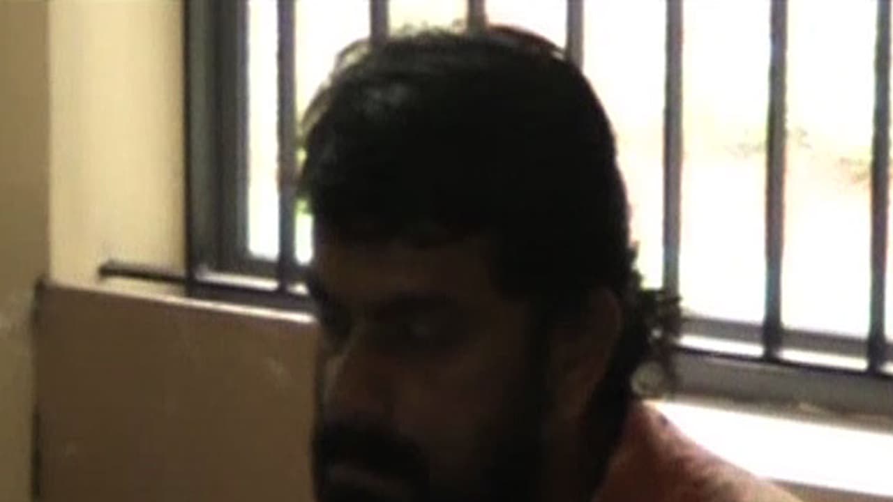 കൈക്കൂലി വാങ്ങിയ വില്ലേജ് ഓഫീസ് ജീവനക്കാരനെ വിജിലന്സ് പിടികൂടി കൈക്കൂലി വാങ്ങിയ വില്ലേജ് ഓഫീസ് ജീവനക്കാരനെ വിജിലന്സ് പിടികൂടി