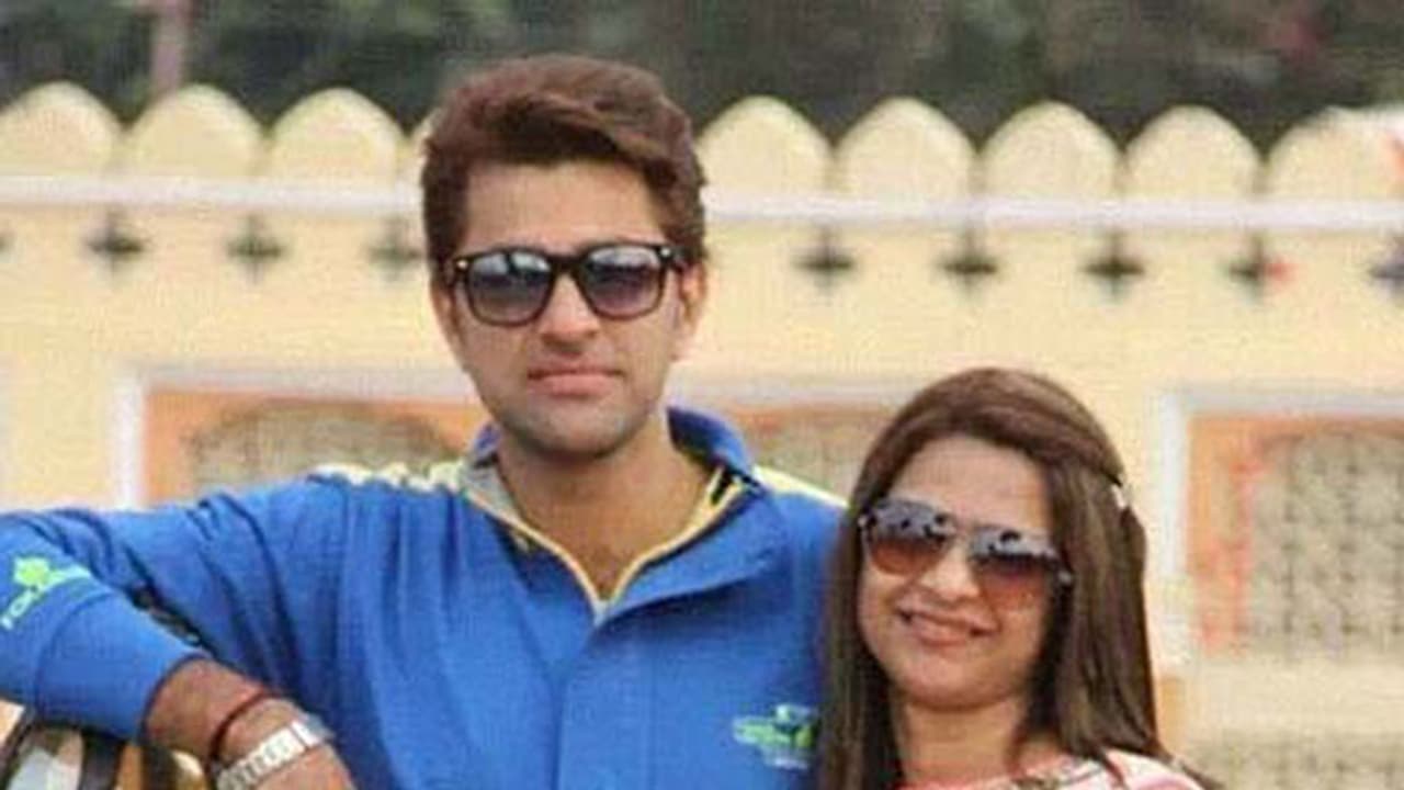 പ്രിയയെ കൊലപ്പെടുത്തിയത് പലിശക്കാരല്ല; ഭര്ത്താവിന്റെ ഞെട്ടിക്കുന്ന ഏറ്റുപറച്ചില് പ്രിയയെ കൊലപ്പെടുത്തിയത് പലിശക്കാരല്ല; ഭര്ത്താവിന്റെ ഞെട്ടിക്കുന്ന ഏറ്റുപറച്ചില്