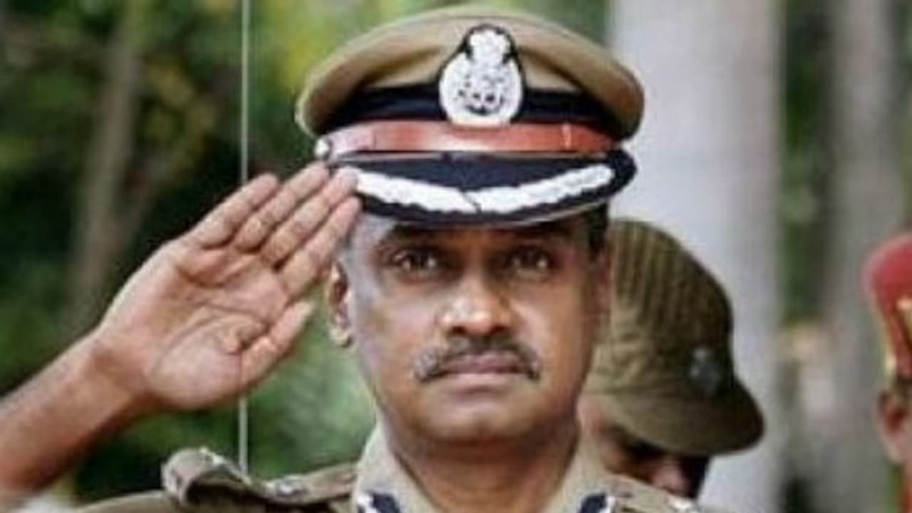 சென்னை மாநகர முன்னாள் காவல் ஆணையர் ஏ.கே விசுவநாதன் உருக்கமாக கடிதம்..!! போலீசுக்கு சொன்ன அட்வைஸ்..!! சென்னை மாநகர முன்னாள் காவல் ஆணையர் ஏ.கே விசுவநாதன் உருக்கமாக கடிதம்..!! போலீசுக்கு சொன்ன அட்வைஸ்..!!