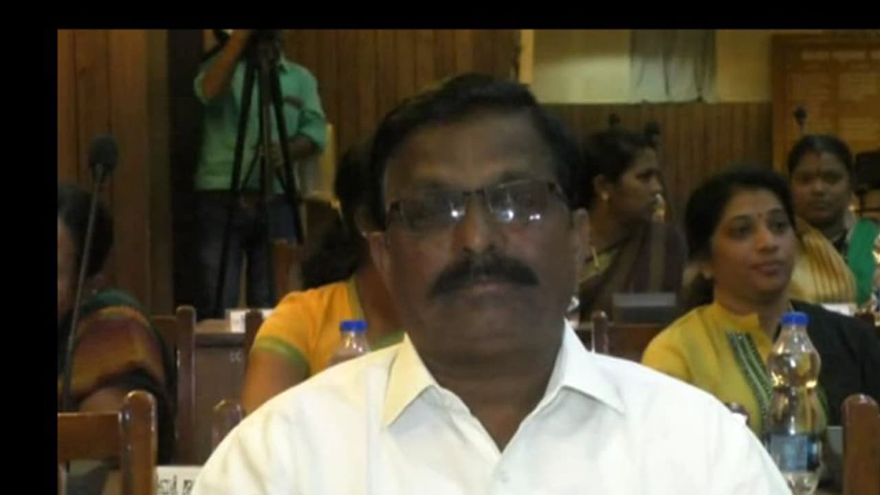 ಬೆಳಗಾವಿಯಲ್ಲಿ ಕನ್ನಡ ಡಿಂಡಿಮ; ಕನ್ನಡಿಗನಿಗೆ ಒಲಿದ ಮೇಯರ್ ಪಟ್ಟ ಬೆಳಗಾವಿಯಲ್ಲಿ ಕನ್ನಡ ಡಿಂಡಿಮ; ಕನ್ನಡಿಗನಿಗೆ ಒಲಿದ ಮೇಯರ್ ಪಟ್ಟ