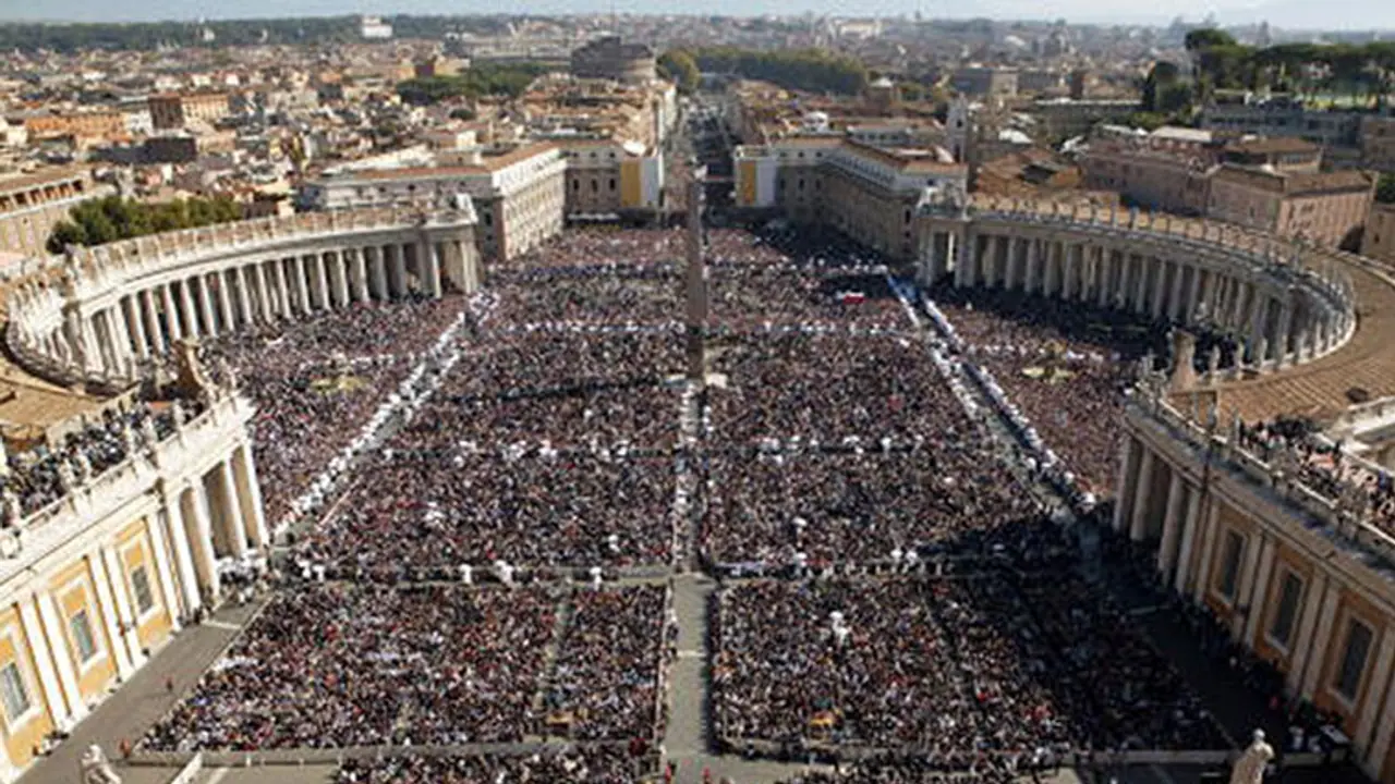 World cheers as Pope bestows sainthood on Mother Teresa World cheers as Pope bestows sainthood on Mother Teresa