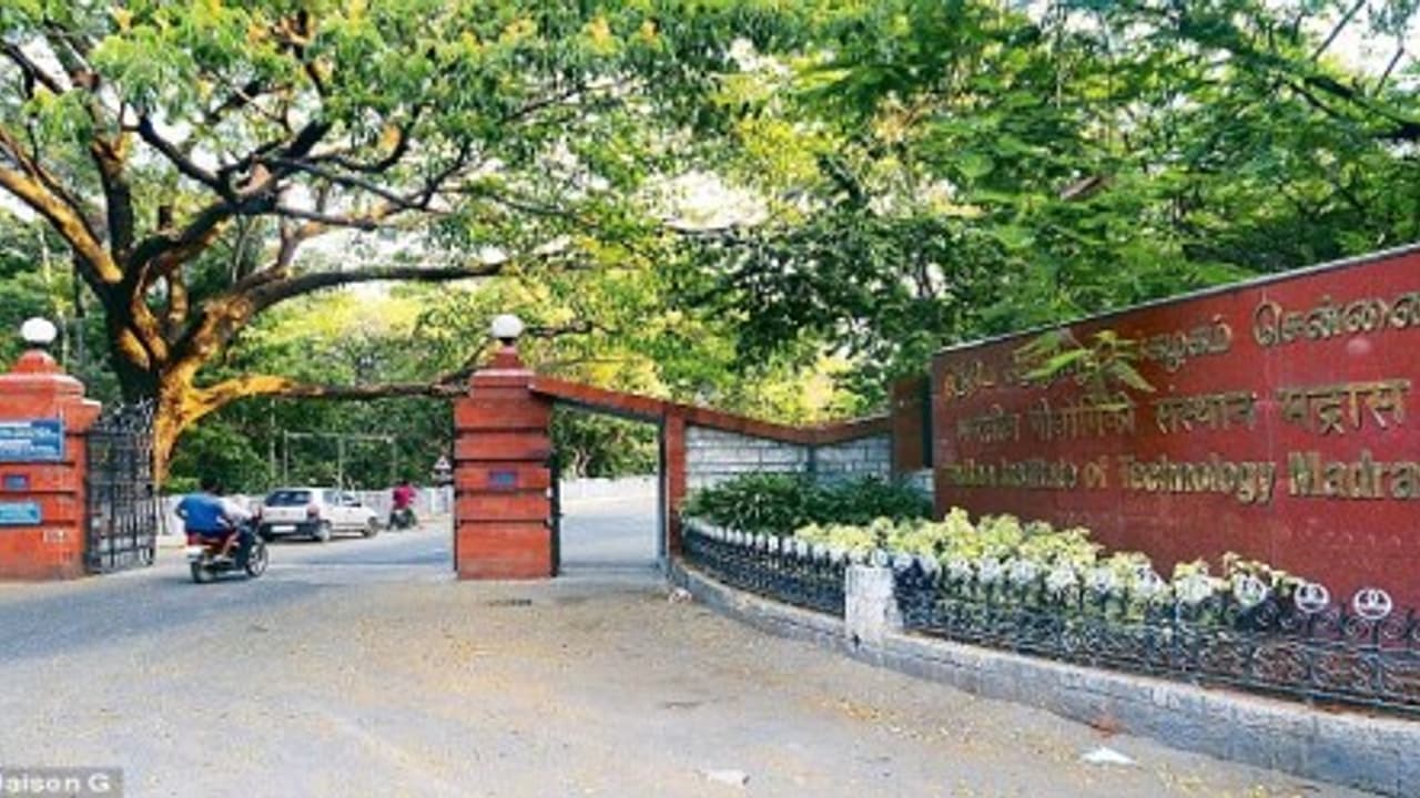 அடிதூள்.. ஐ.ஐ.டி பேராசிரியர் நியமனங்களில் இட ஒதுக்கீடு தொடர்கிறது.. சமூக நீதியை உறுதி செய்த பாஜக..