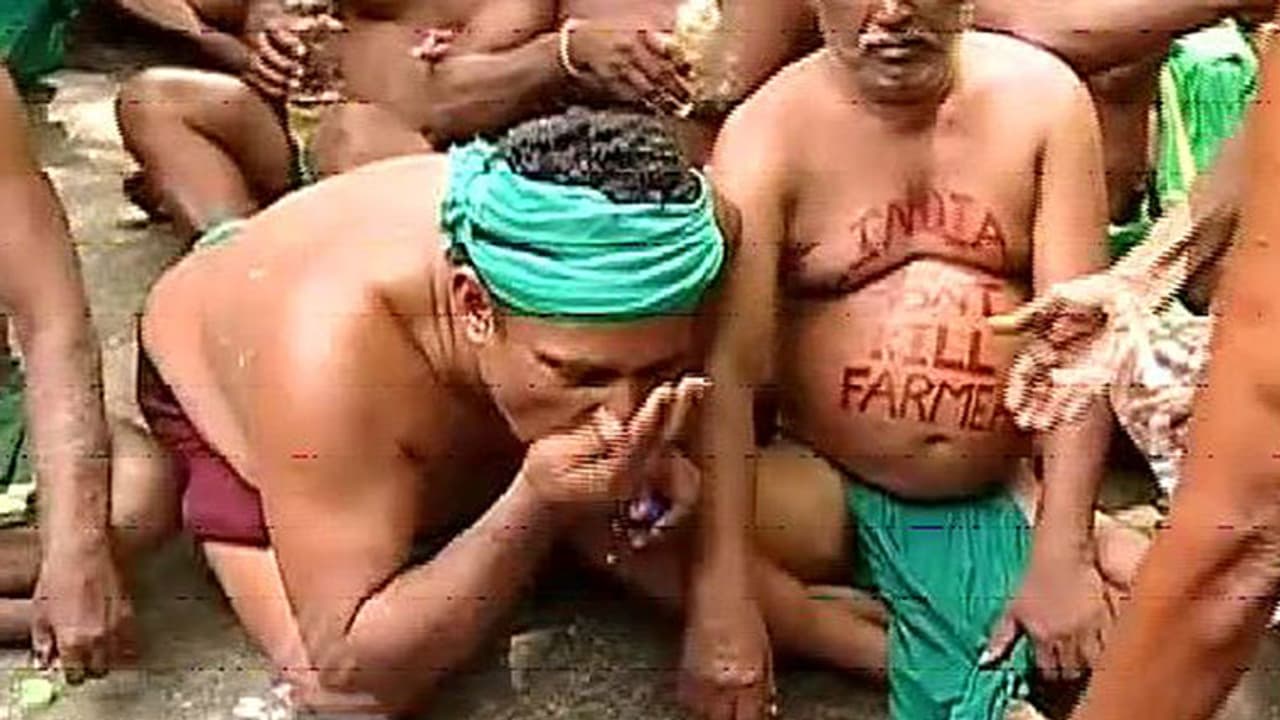 Tamil Nadu farmers protesting in Delhi now seek permission to commit suicide Tamil Nadu farmers protesting in Delhi now seek permission to commit suicide
