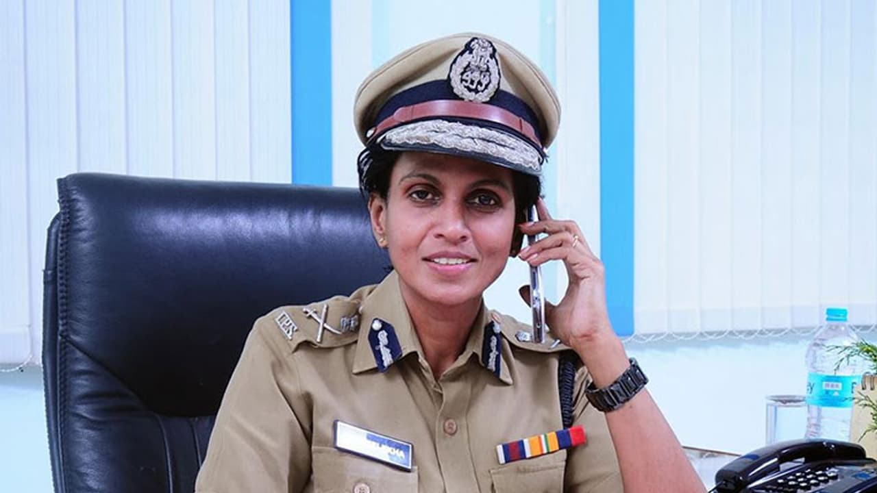 താങ്ങാവാൻ തടവുകാരും; ദുരിതാശ്വാസ നിധിയിലേക്ക് പണം നല്കാന് ജയില് തടവുകാരും താങ്ങാവാൻ തടവുകാരും; ദുരിതാശ്വാസ നിധിയിലേക്ക് പണം നല്കാന് ജയില് തടവുകാരും