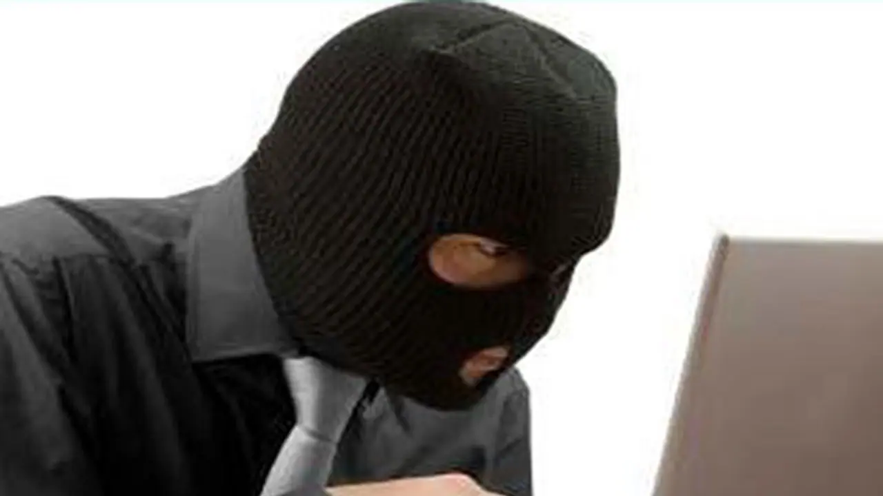 Woman cheated of Rs 2.60 lakh on the promise of marriage by a man she met online