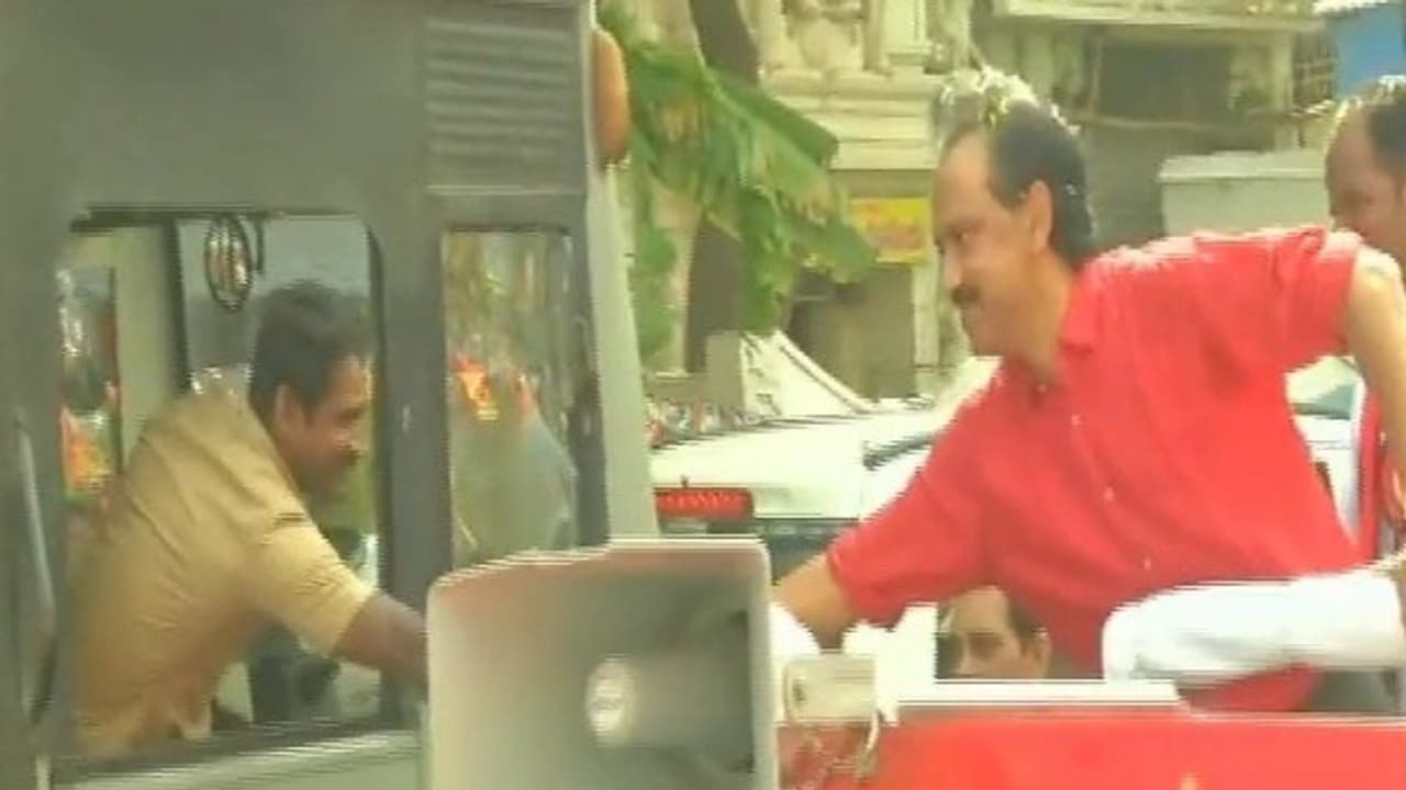 ஓய்ந்தது பிரச்சாரம் சைலண்டான ஆர்.கே.நகர்...! இடத்தை காலி செய்யும் கட்சிகள்.. ஓய்ந்தது பிரச்சாரம் சைலண்டான ஆர்.கே.நகர்...! இடத்தை காலி செய்யும் கட்சிகள்..