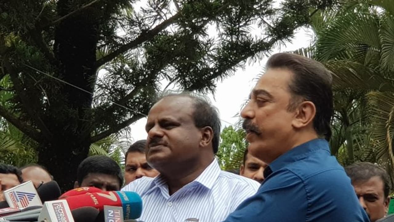 காவிரி விவகாரம் தொடர்பாக குமாரசாமியுடன் பேச்சு….. முதல் ஆளாக சந்தித்து ஸ்கோர் பண்ணிய கமல்ஹாசன்….. காவிரி விவகாரம் தொடர்பாக குமாரசாமியுடன் பேச்சு….. முதல் ஆளாக சந்தித்து ஸ்கோர் பண்ணிய கமல்ஹாசன்…..