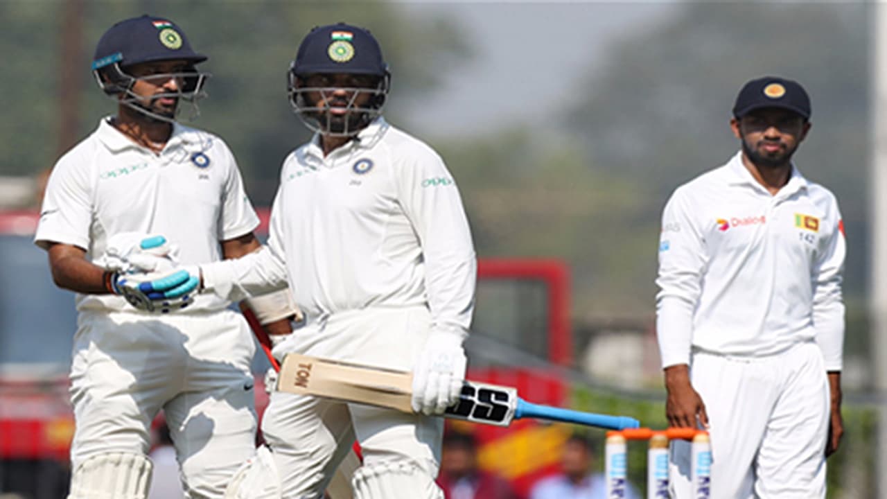 ಮುರಳಿ ವಿಜಯ್, ಪೂಜಾರಾ ಶತಕದ ಆಸರೆ: ಬೃಹತ್ ಮೊತ್ತದತ್ತ ಭಾರತ ಮುರಳಿ ವಿಜಯ್, ಪೂಜಾರಾ ಶತಕದ ಆಸರೆ: ಬೃಹತ್ ಮೊತ್ತದತ್ತ ಭಾರತ