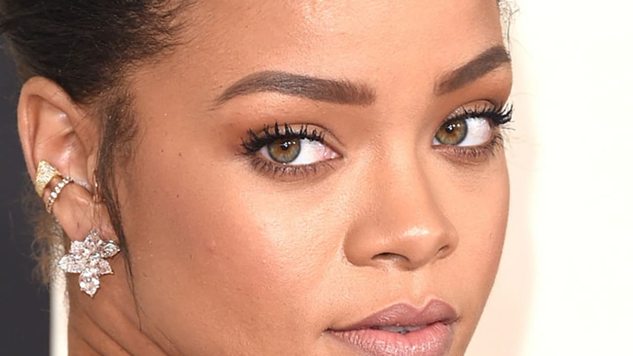 പാട്ടുപാടുന്നതിനിടെ തനിക്ക് നേരെ ബ്രാ എറിഞ്ഞ ആരാധികയ്ക്ക് പ്രമുഖ ഗായിക റിഹാനയുടെ രസികന് മറുപടി! പാട്ടുപാടുന്നതിനിടെ തനിക്ക് നേരെ ബ്രാ എറിഞ്ഞ ആരാധികയ്ക്ക് പ്രമുഖ ഗായിക റിഹാനയുടെ രസികന് മറുപടി!