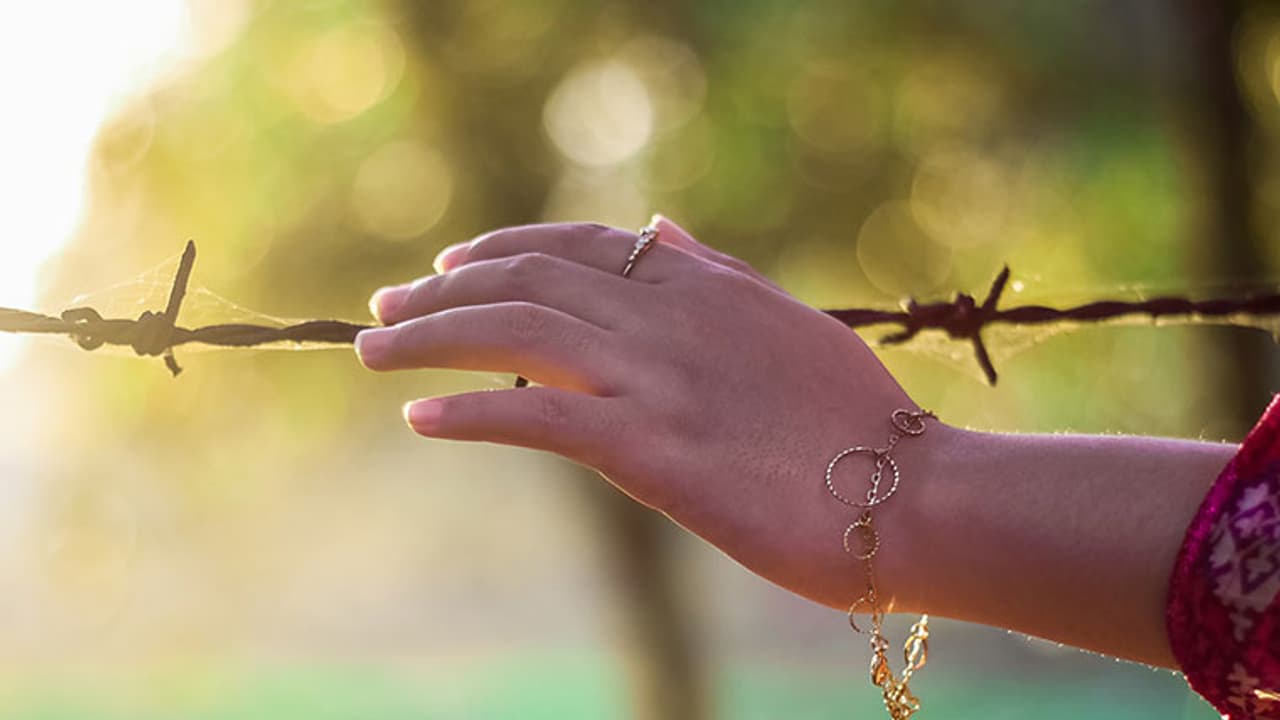 അത് അവളുടെ കൈകള്‍ തന്നെ!