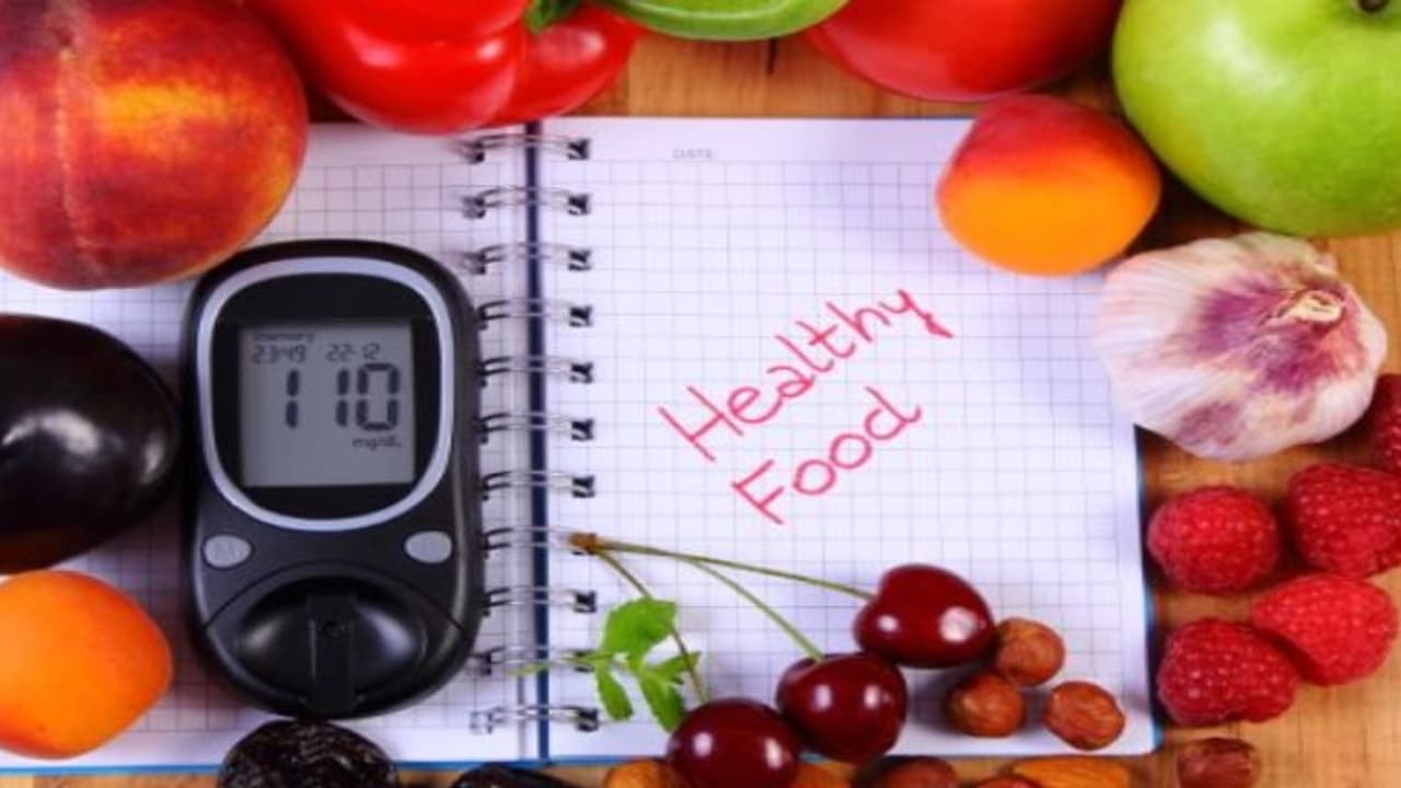 சர்க்கரை நோயை கட்டுக்குள் வைக்க எந்த பழத்தை எப்படி சாப்பிட வேண்டும் என தெரியுமா ? சர்க்கரை நோயை கட்டுக்குள் வைக்க எந்த பழத்தை எப்படி சாப்பிட வேண்டும் என தெரியுமா ?