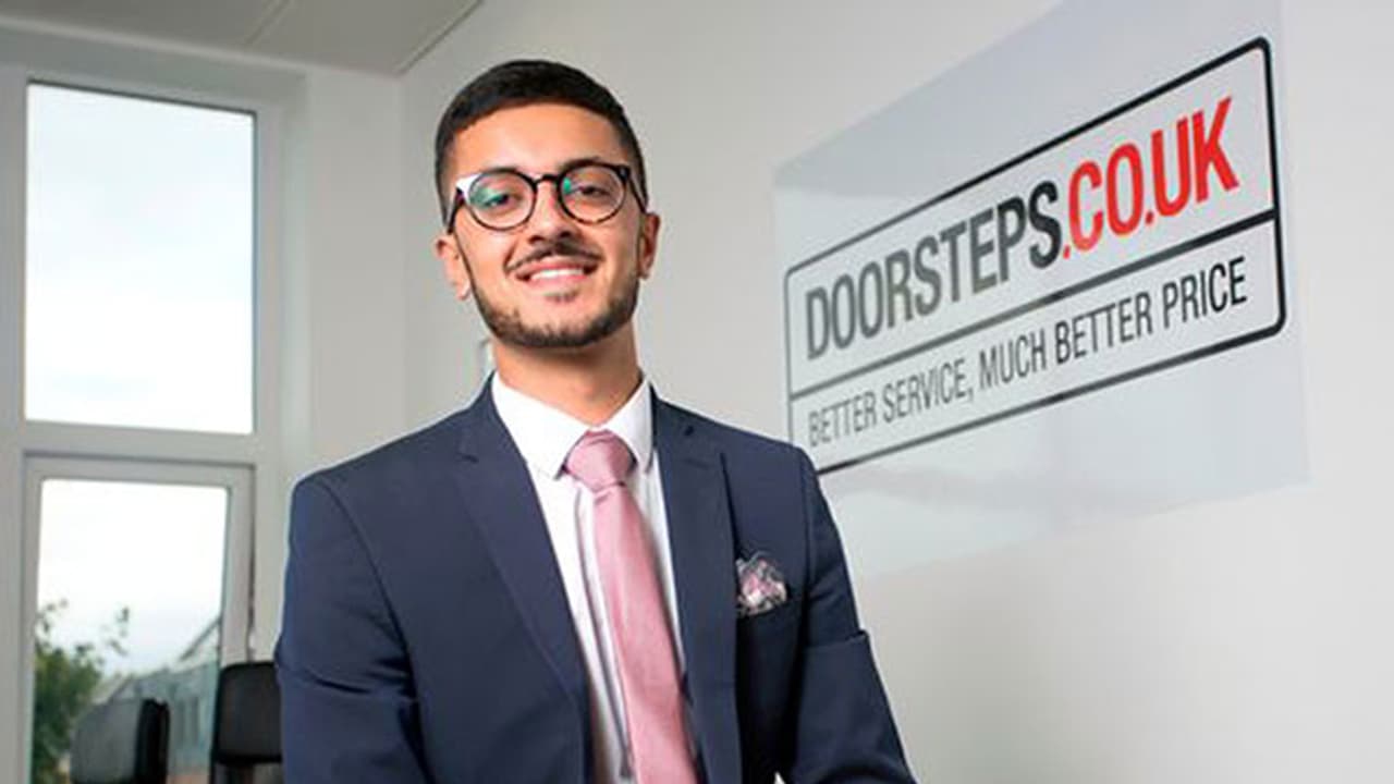 19 యేళ్లకే ఈ లండన్ భారతీయ కుర్రాడు కోటీశ్వరుడెలా అయ్యాడో తెలుసా? 19 యేళ్లకే ఈ లండన్ భారతీయ కుర్రాడు కోటీశ్వరుడెలా అయ్యాడో తెలుసా?