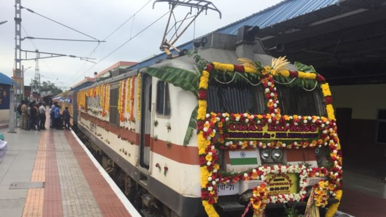 'உதய் எக்ஸ்பிரஸ்’ இன்று முதல்...! "கோவை டூ பெங்களூரு"...தமிழக மக்கள் மகிழ்ச்சி...! 'உதய் எக்ஸ்பிரஸ்’ இன்று முதல்...! "கோவை டூ பெங்களூரு"...தமிழக மக்கள் மகிழ்ச்சி...!