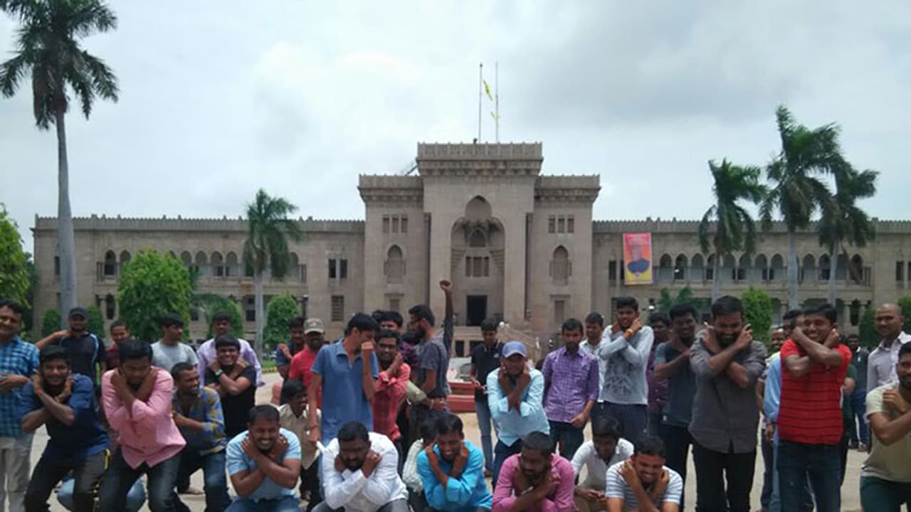 ఆ విషయంలో ఎపి సర్కారే నయం : తెలంగాణ నిరుద్యోగులు ఆ విషయంలో ఎపి సర్కారే నయం : తెలంగాణ నిరుద్యోగులు