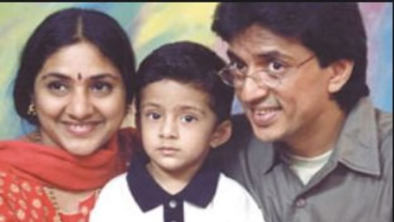 ரகுவரன் மரணத்தின் போது பத்திரைக்கையாளர்கள் இப்படி செய்திருக்க கூடாது; கண்கலங்கிய ரோகிணி. ரகுவரன் மரணத்தின் போது பத்திரைக்கையாளர்கள் இப்படி செய்திருக்க கூடாது; கண்கலங்கிய ரோகிணி.