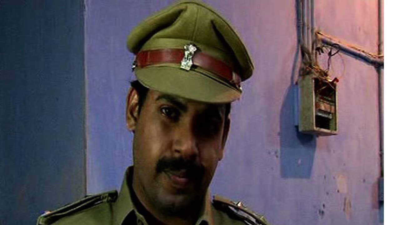 ഐപിഎസ് ഉദ്യോഗസ്ഥന് ചമഞ്ഞ് തട്ടിപ്പ് നടത്തിയയാള് പിടിയില് ഐപിഎസ് ഉദ്യോഗസ്ഥന് ചമഞ്ഞ് തട്ടിപ്പ് നടത്തിയയാള് പിടിയില്