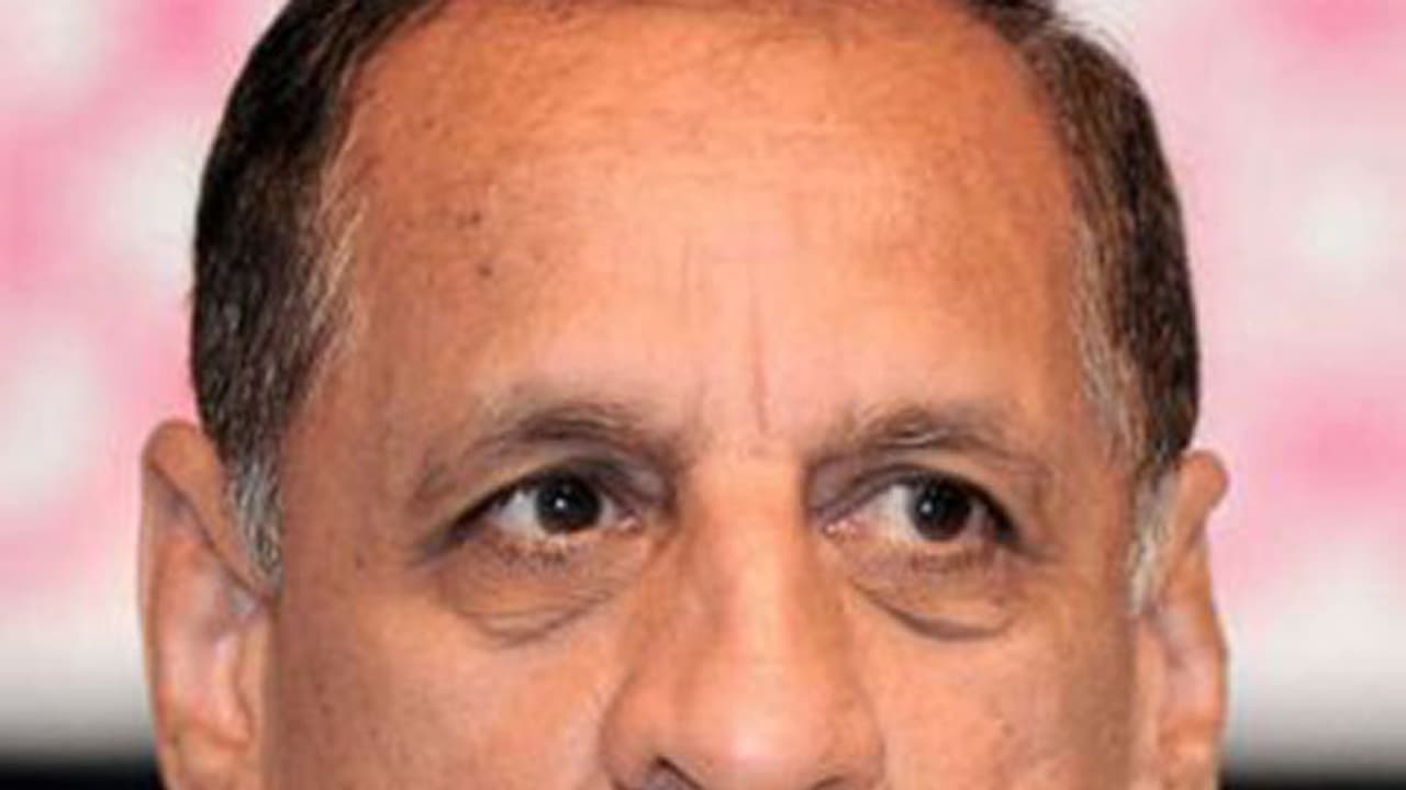 కేంద్రంపై చంద్రబాబు పోరు: మూడు రోజులు ఢిల్లీలోనే గవర్నర్ కేంద్రంపై చంద్రబాబు పోరు: మూడు రోజులు ఢిల్లీలోనే గవర్నర్