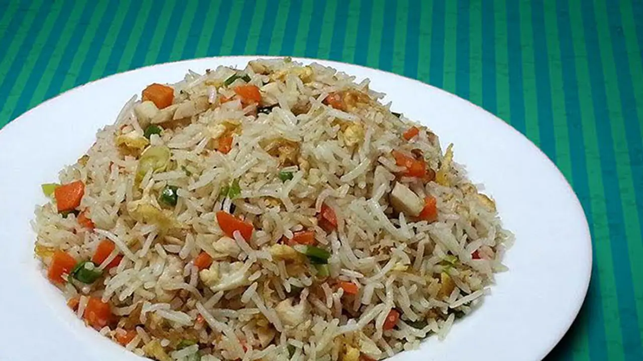 இனி வீட்டிலேயே ஹோட்டல் ஸ்டைலில் சுவையான சிக்கன் பிரைடு ரைஸ் செய்யலாம்.. ரெசிபி இதோ..! இனி வீட்டிலேயே ஹோட்டல் ஸ்டைலில் சுவையான சிக்கன் பிரைடு ரைஸ் செய்யலாம்.. ரெசிபி இதோ..!