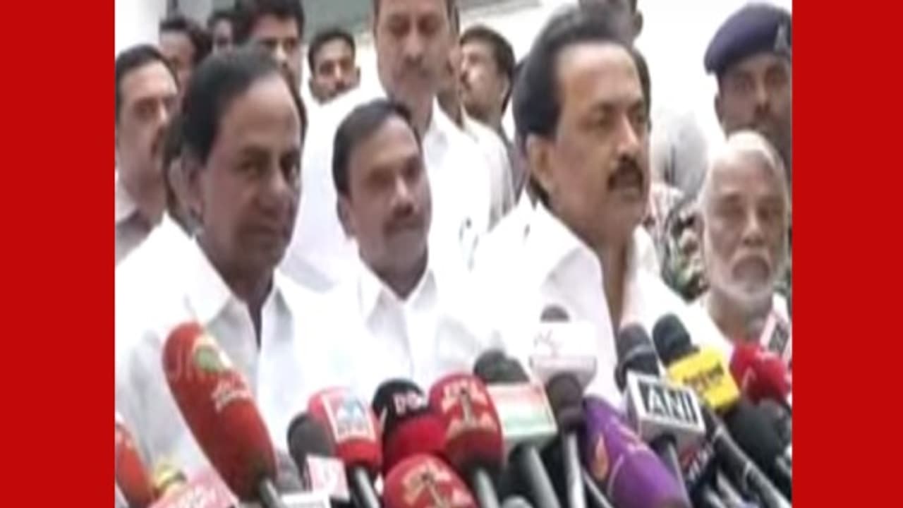 சகோதரர் ஸ்டாலினை சந்திக்க வந்தேன்...! அரசியல் அணி சேர்க்கைக்காக அல்ல...! தெலங்கான முதல்வர் சந்திரசேகர ராவ் சகோதரர் ஸ்டாலினை சந்திக்க வந்தேன்...! அரசியல் அணி சேர்க்கைக்காக அல்ல...! தெலங்கான முதல்வர் சந்திரசேகர ராவ்