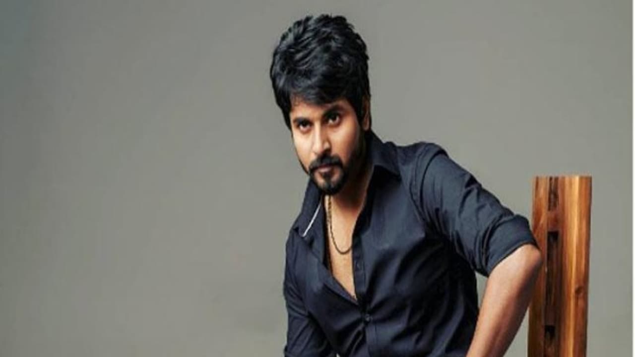 காமெடியில் தனி முத்திரை பதித்தவர் சந்தானம் சிவகார்த்திகேயன் புகழாராம்... காமெடியில் தனி முத்திரை பதித்தவர் சந்தானம் சிவகார்த்திகேயன் புகழாராம்...