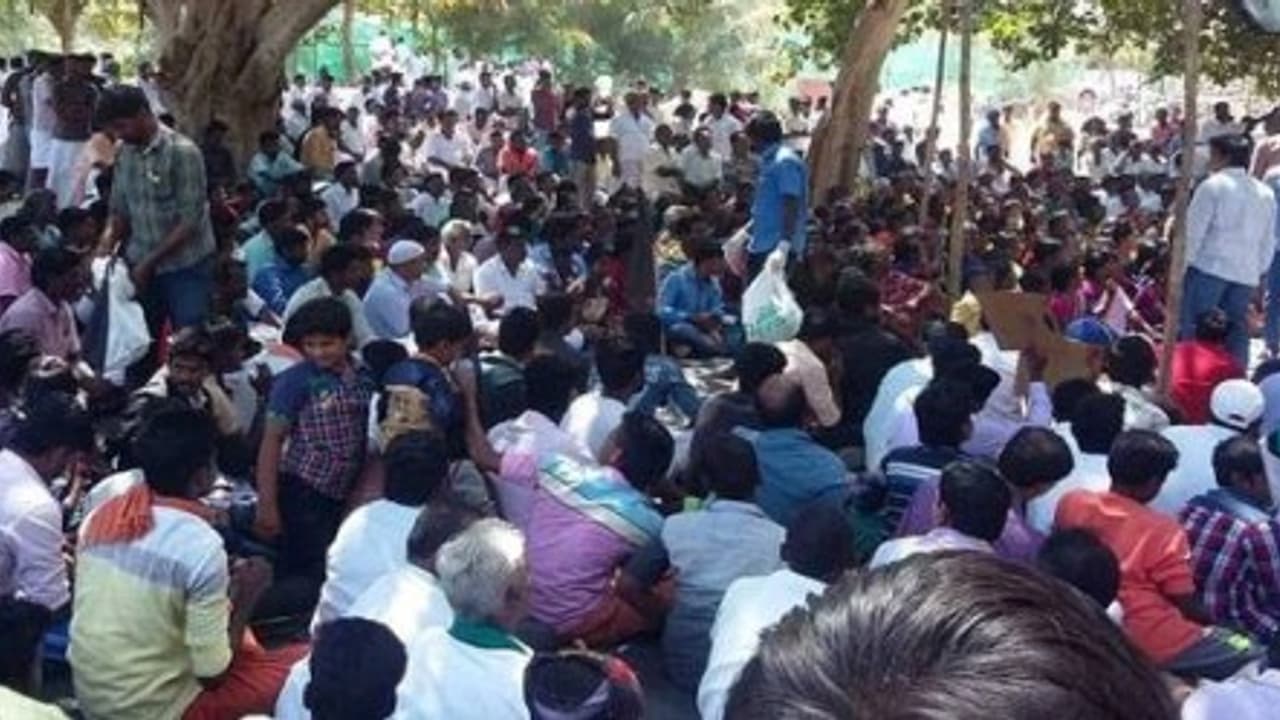 తూర్పు గోదావరి: గ్యాస్ పైప్లైన్ లీక్, బిక్కుబిక్కుమంటున్న జనం తూర్పు గోదావరి: గ్యాస్ పైప్లైన్ లీక్, బిక్కుబిక్కుమంటున్న జనం