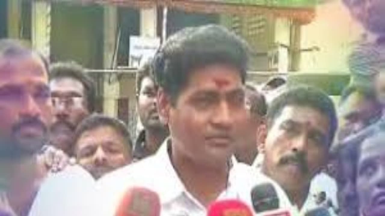 சசிகலா குடும்பத்தினரிடம் உண்மை கண்டறியும் சோதனை நடத்தணும் !! தீபா கணவர் மாதவன் அதிரடி !!! சசிகலா குடும்பத்தினரிடம் உண்மை கண்டறியும் சோதனை நடத்தணும் !! தீபா கணவர் மாதவன் அதிரடி !!!