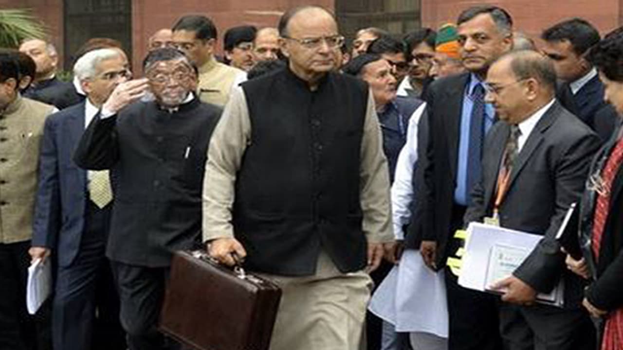 ಬಜೆಟ್ ಸಂಪ್ರದಾಯ ಮುರಿಯುತ್ತಿರುವ ಅರುಣ್ ಜೇಟ್ಲಿ: ಈ ಬಾರಿ ಹಿಂದಿಯಲ್ಲಿ ಆಯವ್ಯಯ ಮಂಡನೆ ಬಜೆಟ್ ಸಂಪ್ರದಾಯ ಮುರಿಯುತ್ತಿರುವ ಅರುಣ್ ಜೇಟ್ಲಿ: ಈ ಬಾರಿ ಹಿಂದಿಯಲ್ಲಿ ಆಯವ್ಯಯ ಮಂಡನೆ