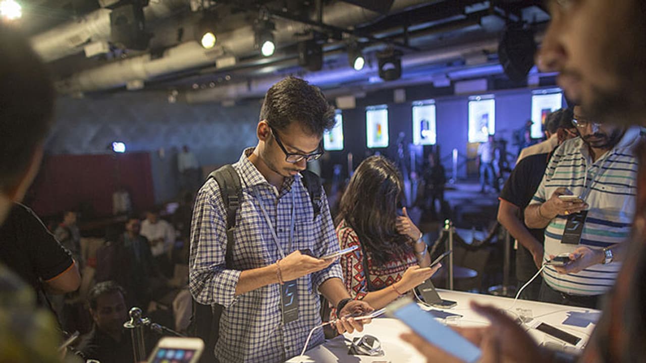 Xiaomi's smartphones sales in India up 72% Xiaomi's smartphones sales in India up 72%