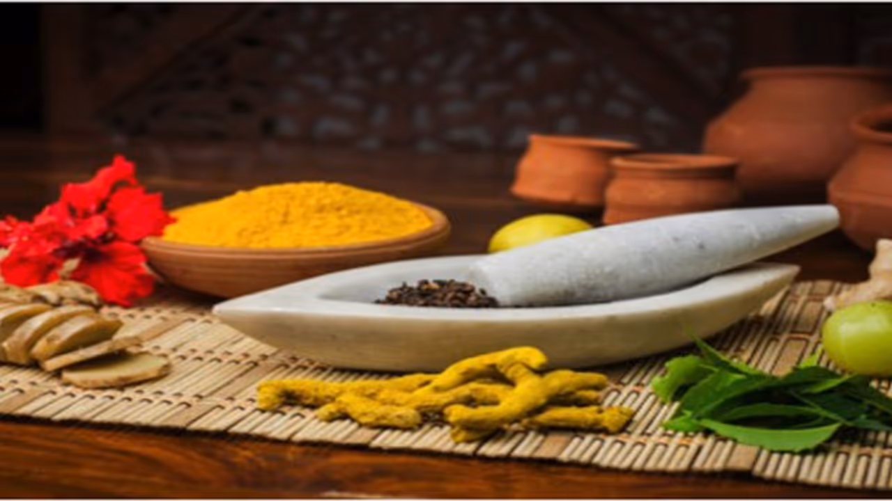 ಮುಖದ ಸೌಂದರ್ಯ ಹೆಚ್ಚಿಸಿಕೊಳ್ಳಲು ಇಲ್ಲಿವೆ ಸಿಂಪಲ್ ಮನೆ ಮದ್ದು ಮುಖದ ಸೌಂದರ್ಯ ಹೆಚ್ಚಿಸಿಕೊಳ್ಳಲು ಇಲ್ಲಿವೆ ಸಿಂಪಲ್ ಮನೆ ಮದ್ದು