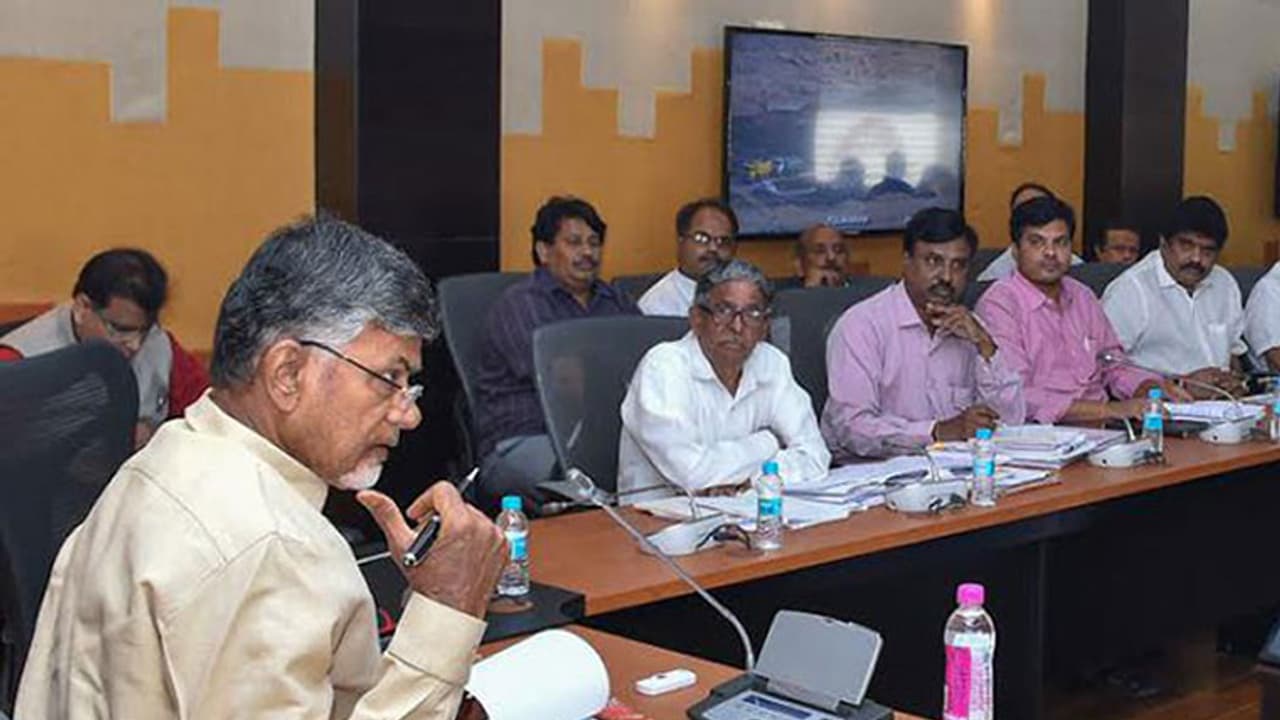 రైతులకు టీడీపీ వరాలు: సుఖీభవ పథకం కింద రూ.15వేలు సాయం