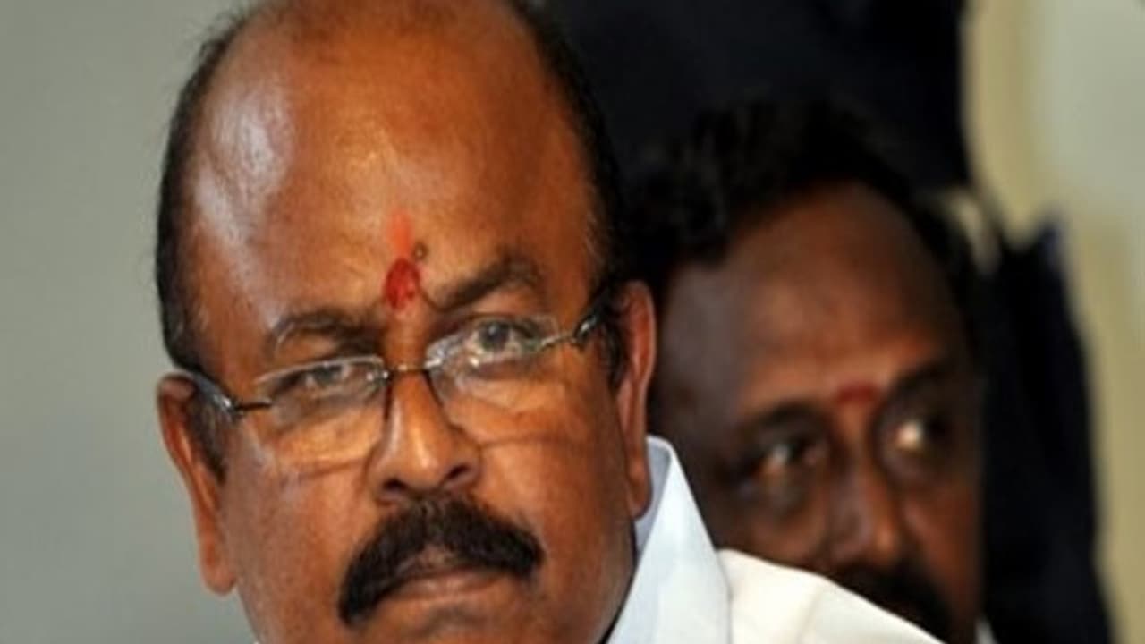 மாஜி அமைச்சர்கள் வீடுகளில் திமுக அரசின் ரெய்டு ஏன்..? காரணத்தை சொல்லி பொளந்து கட்டும் பொள்ளாச்சி ஜெயராமன்.! மாஜி அமைச்சர்கள் வீடுகளில் திமுக அரசின் ரெய்டு ஏன்..? காரணத்தை சொல்லி பொளந்து கட்டும் பொள்ளாச்சி ஜெயராமன்.!